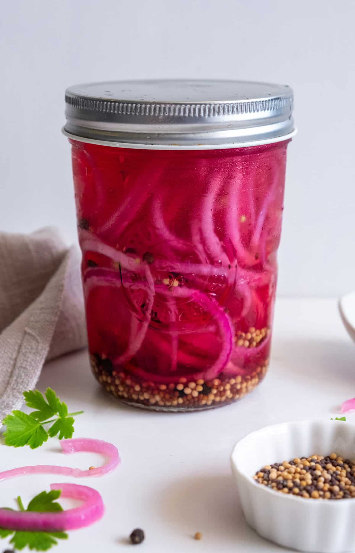 Homemade Pickled Onions (with White Vinegar) - Athlete Lunchbox